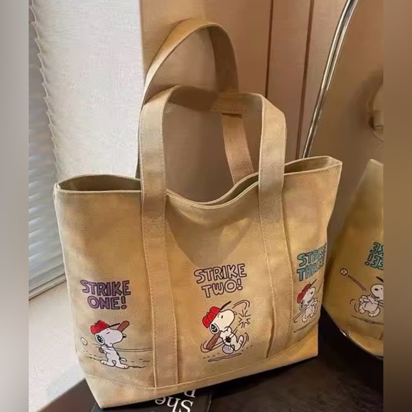 Snoopy Handbags - Snoopy Canvas Tote Bag - Cream